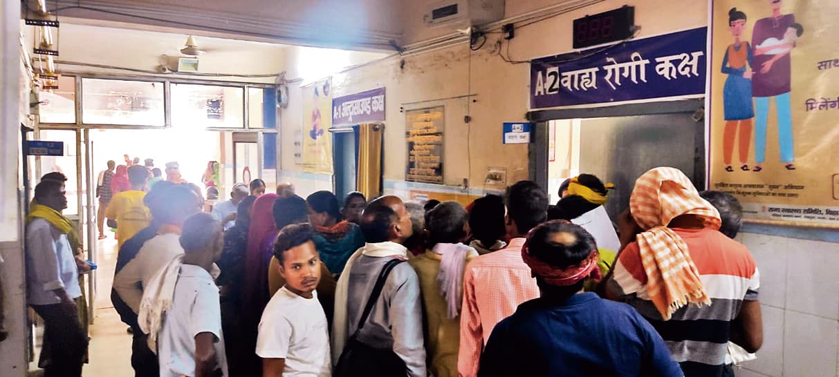 ओपीडी में चार के बदले ओपीडी में दिखें तीन डॉक्टर, मरीज परेशान