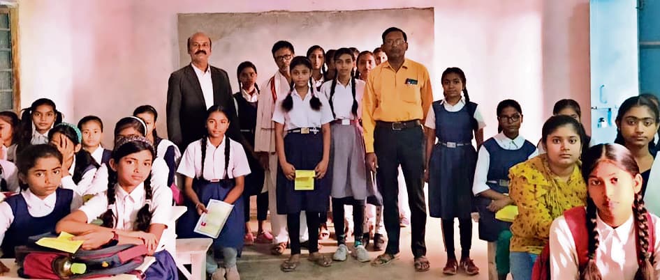 स्कूल में रैगिंग की रोकथाम व पानी के बचाव को लेकर छात्राओं को किया गया जागरूक