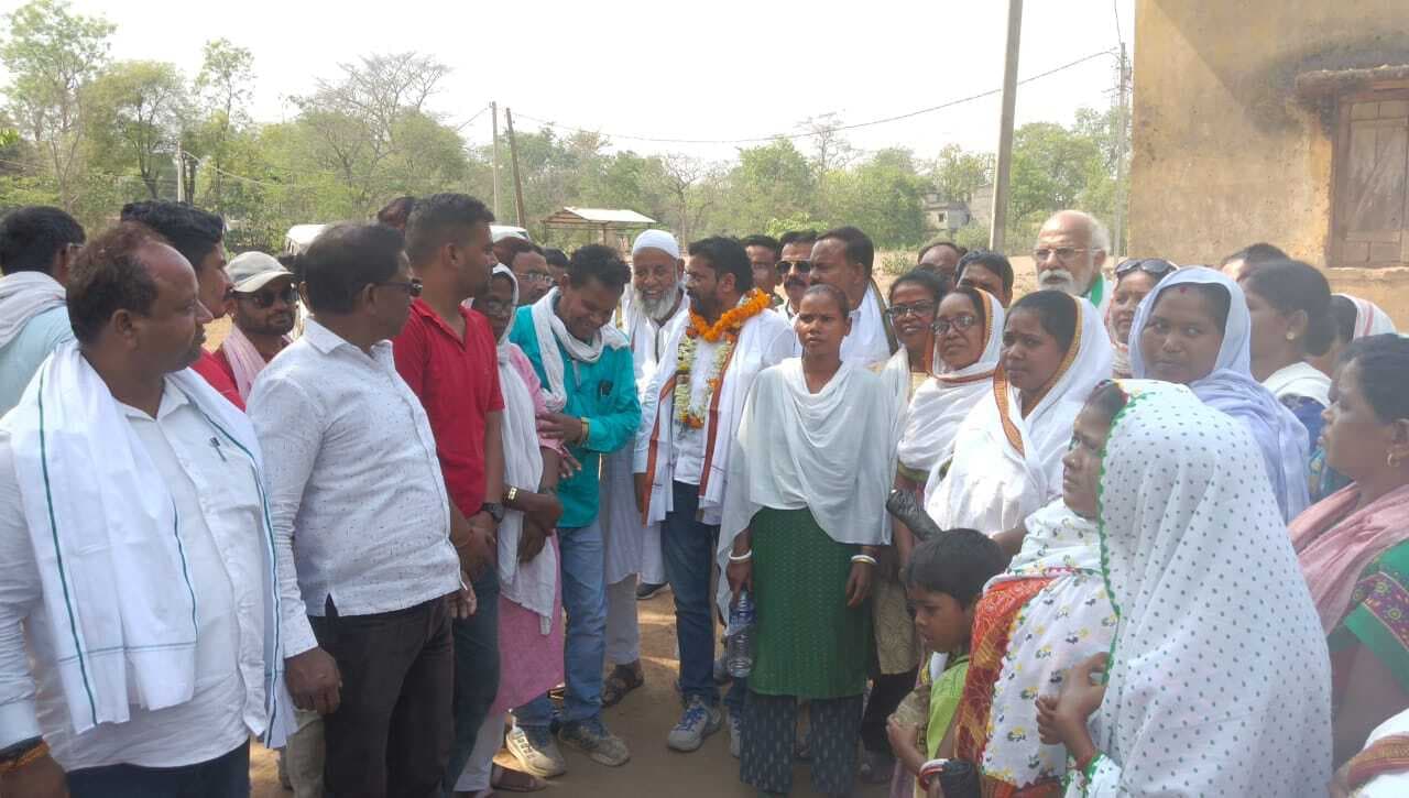 समीर मोहंती ने सरजामदा क्षेत्र का किया दौरा, पार्टी के कार्यकर्ताओं से मिलकर मांगा समर्थन
