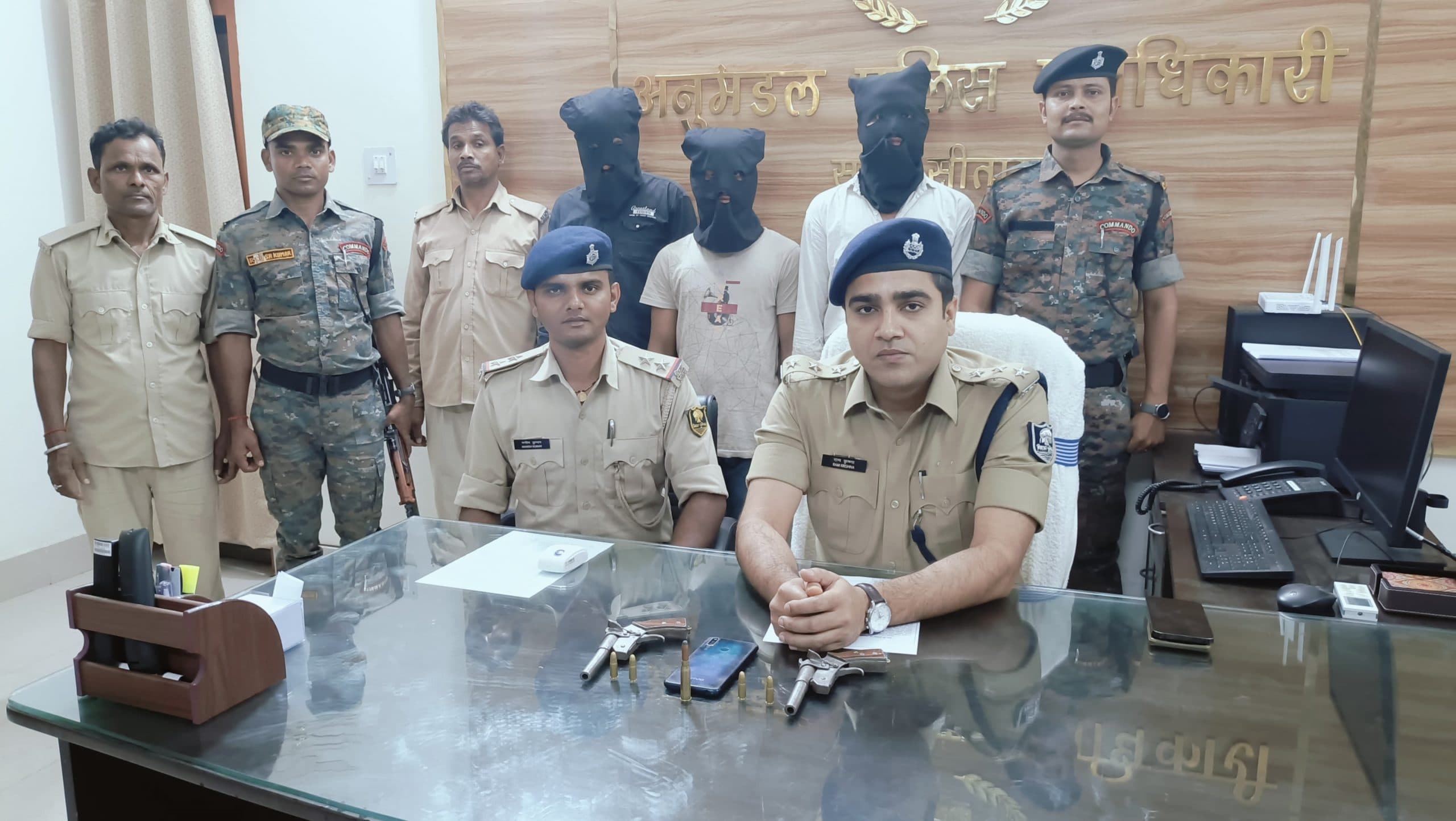 मेजरगंज में आर्म्स के साथ तीन शातिर बदमाश गिरफ्तार