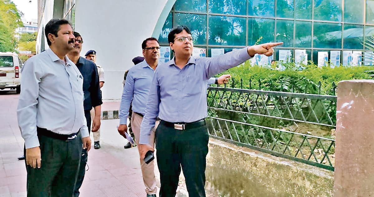 डीसी ने चुनावी व्यवस्था का लिया जायजा, दिये निर्देश