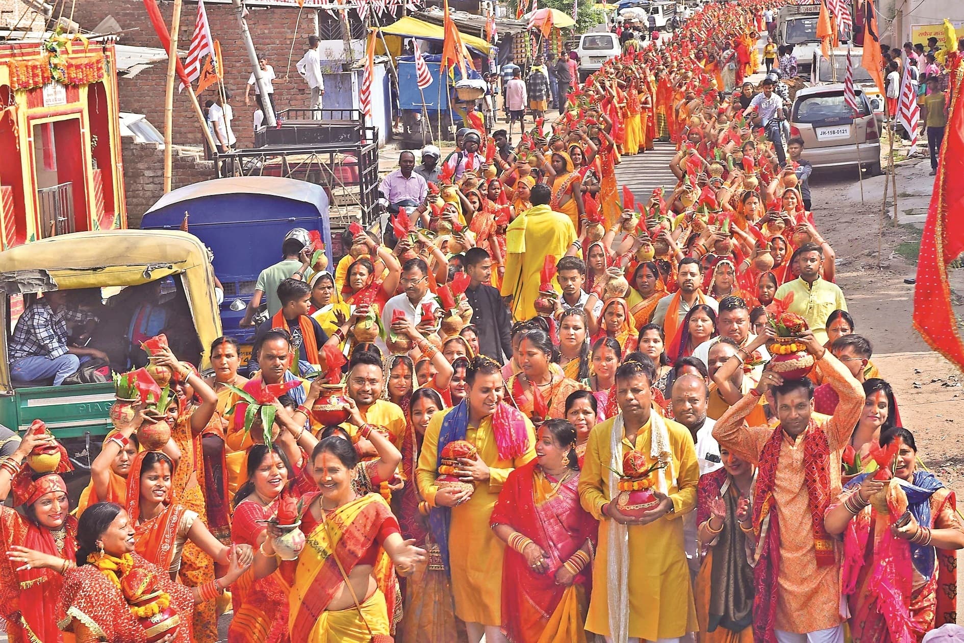 हजारों महिला श्रद्धालुओं ने निकाली कलश यात्रा