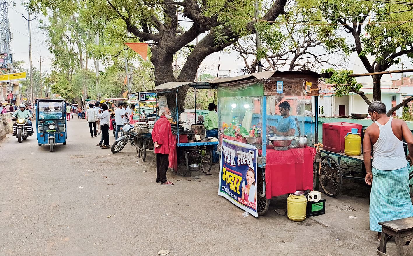 तीन दिन शहर के जिन जगहों से हटाया गया था अतिक्रमण, वहां फिर सज गयी दुकानें