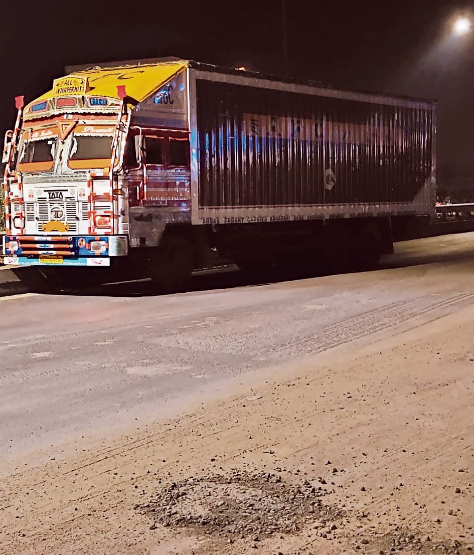 42 पशुओं को कराया गया मुक्त, दो तस्कर गिरफ्तार, ट्रक जब्त