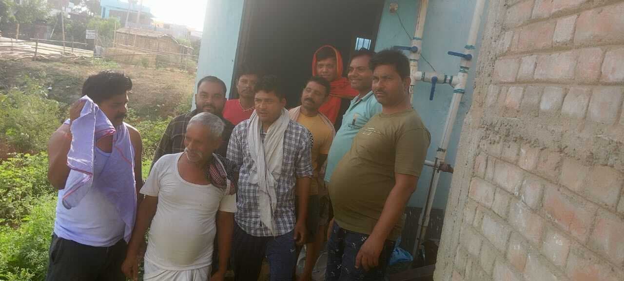 कई चापाकल सूखे, हंगामासमझाने पहुंचे जनप्रतिनिधि को घेरा