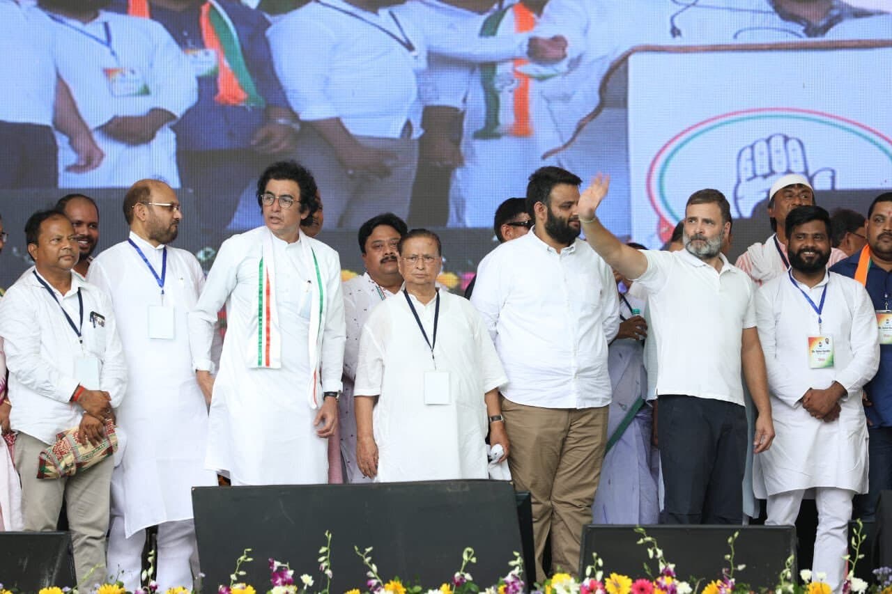 मोदी अरबपतियों के लिए सरकार चलाते हैं, पटनायक कुछ चुनिंदा लोगों के लिए : राहुल गांधी