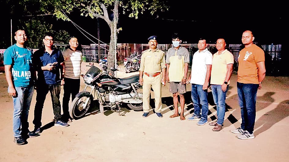 हीरापुर थाने की पुलिस ने चोरी गयी बाइक की बरामद