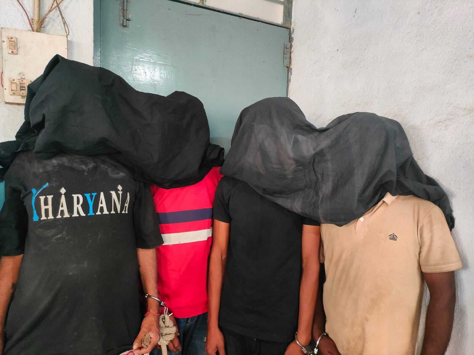 बिहार से बंगाल जा रहा मवेशी लदा ट्रक जब्त, चार  तस्कर गिरफ्तार