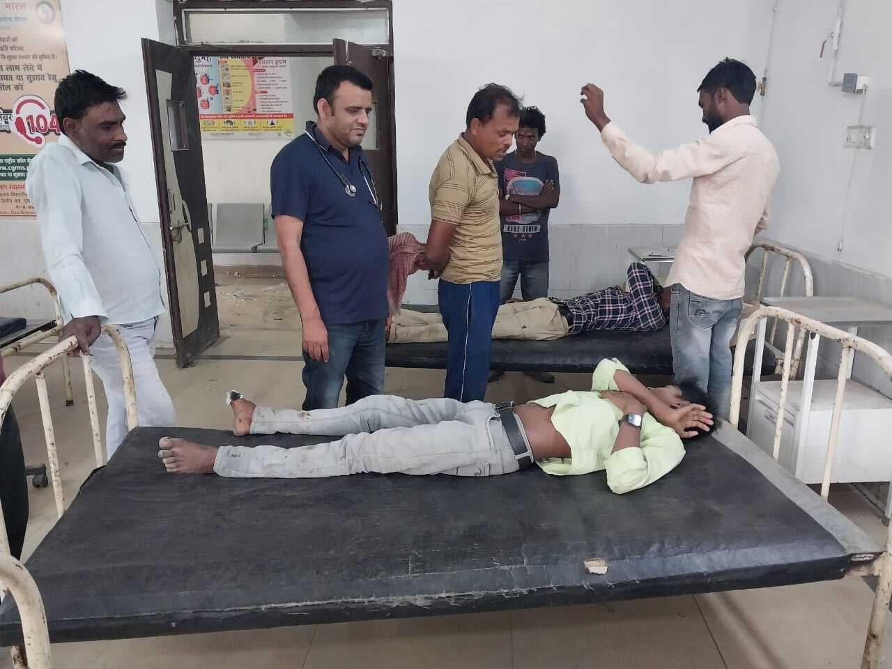 पुल के रेलिंग से टकरायी बाइक, दो युवक घायल