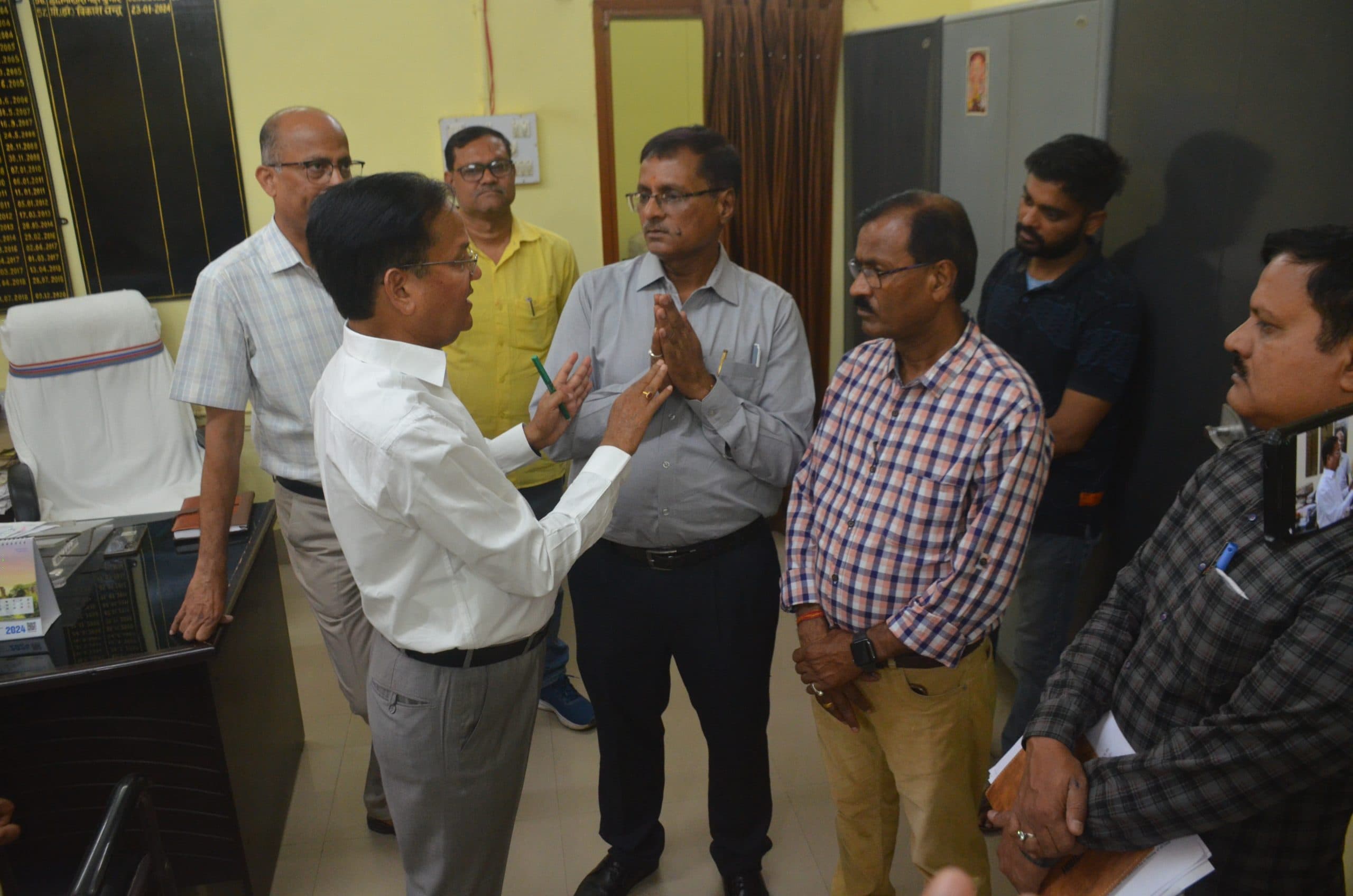 TMBU News: रजिस्ट्रार ने गाड़ी की सुविधा के लिए किया अनुरोध, वीसी बोले- प्रावधान नहीं