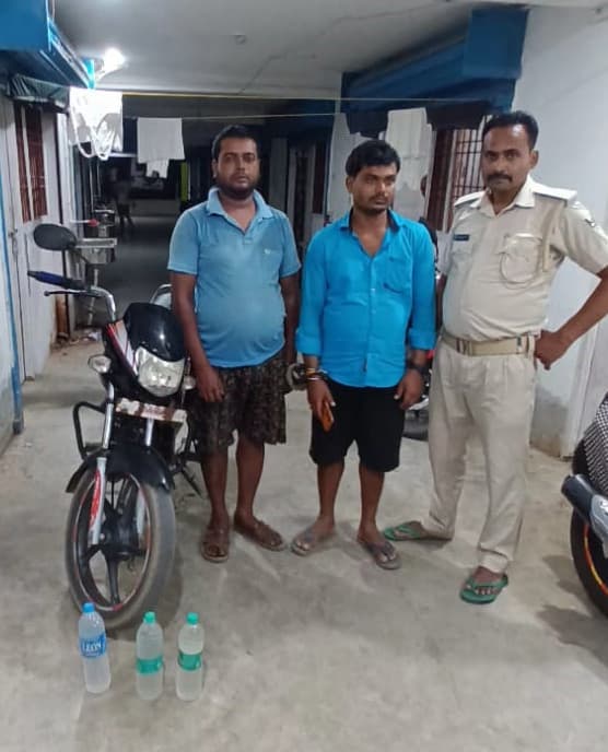 दो तस्कर व 8 शराबी गिरफ्तार