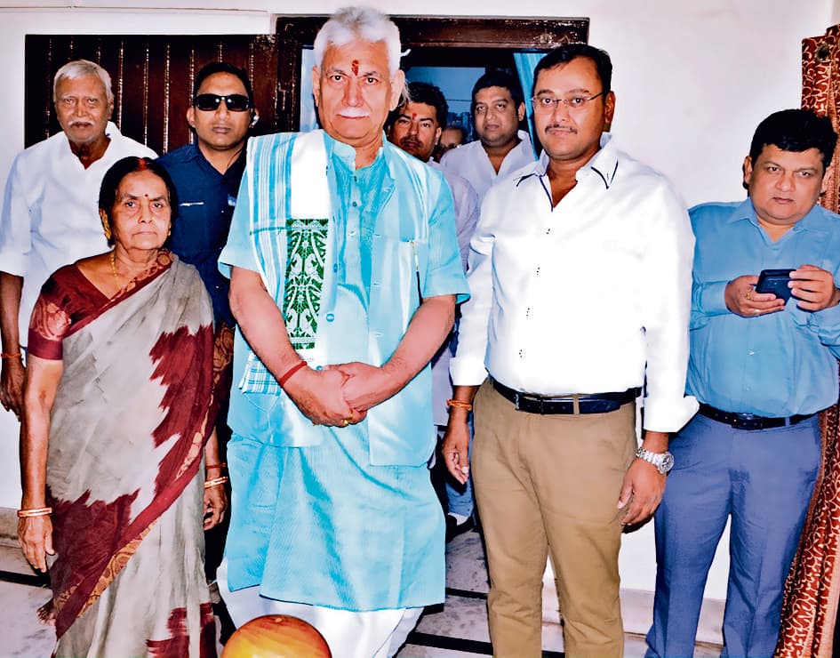 जम्मू-कश्मीर के उपराज्यपाल का जगह जगह स्वागत, कार्यक्रमों में हुए शरीक