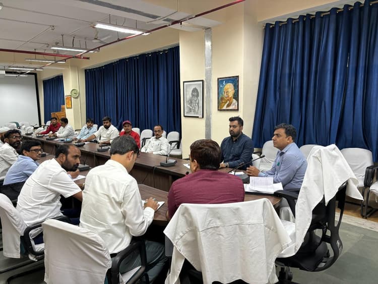 स्कूल व बस संचालक अधिकाधिक संख्या में उपलब्ध करायें बस