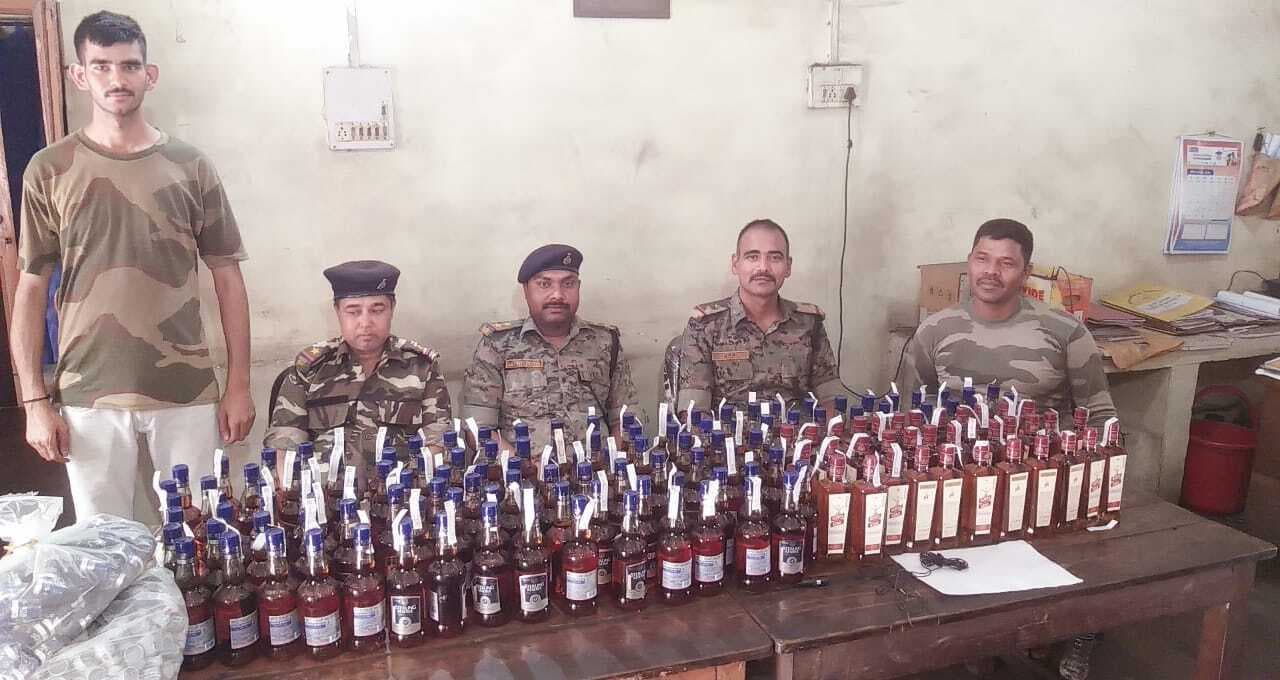 पानी प्लांट की आड़ में चल रहा था नकली शराब बनाने का धंधा