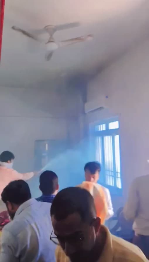 कैंपस : राजकीय तिब्बी कॉलेज के स्विच बोर्ड में लगी आग, मची अफरा-तफरी