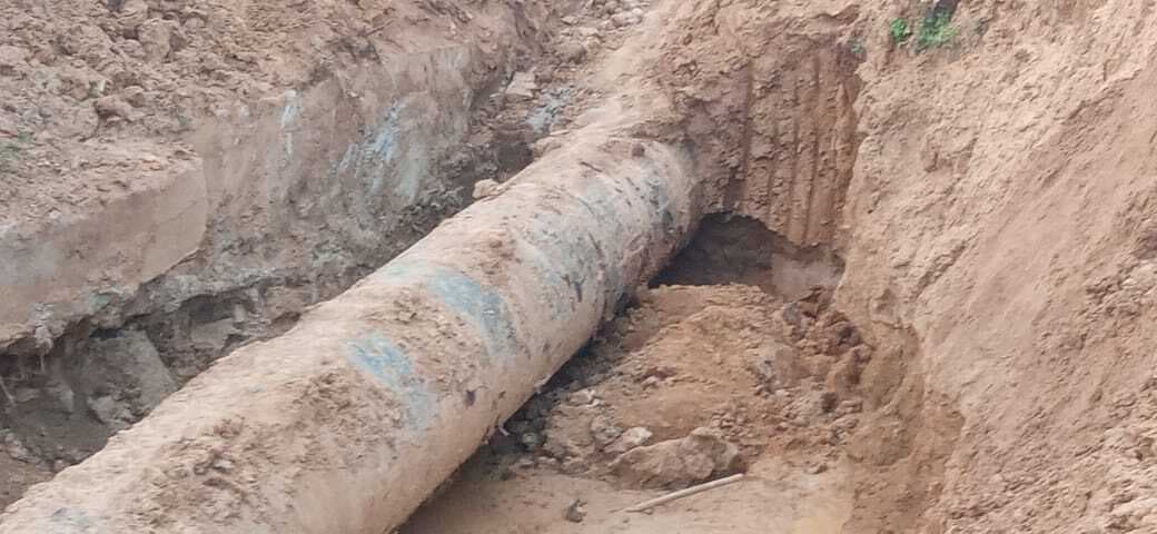 पाइप लाइन की मरम्मत के दौरान मिट्टी में दबने से मजदूर की मौत