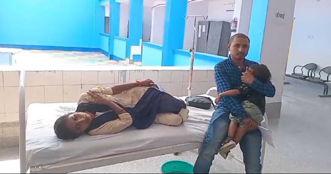 गले से सोने का लॉकेट काटते पकड़ने पर चोर ने महिला को ब्लेड मारकर किया जख्मी