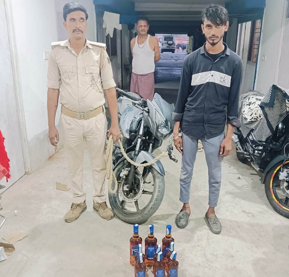आधा दर्जन कारोबारी के साथ 13 शराबी गिरफ्तार, बाइक जब्त
