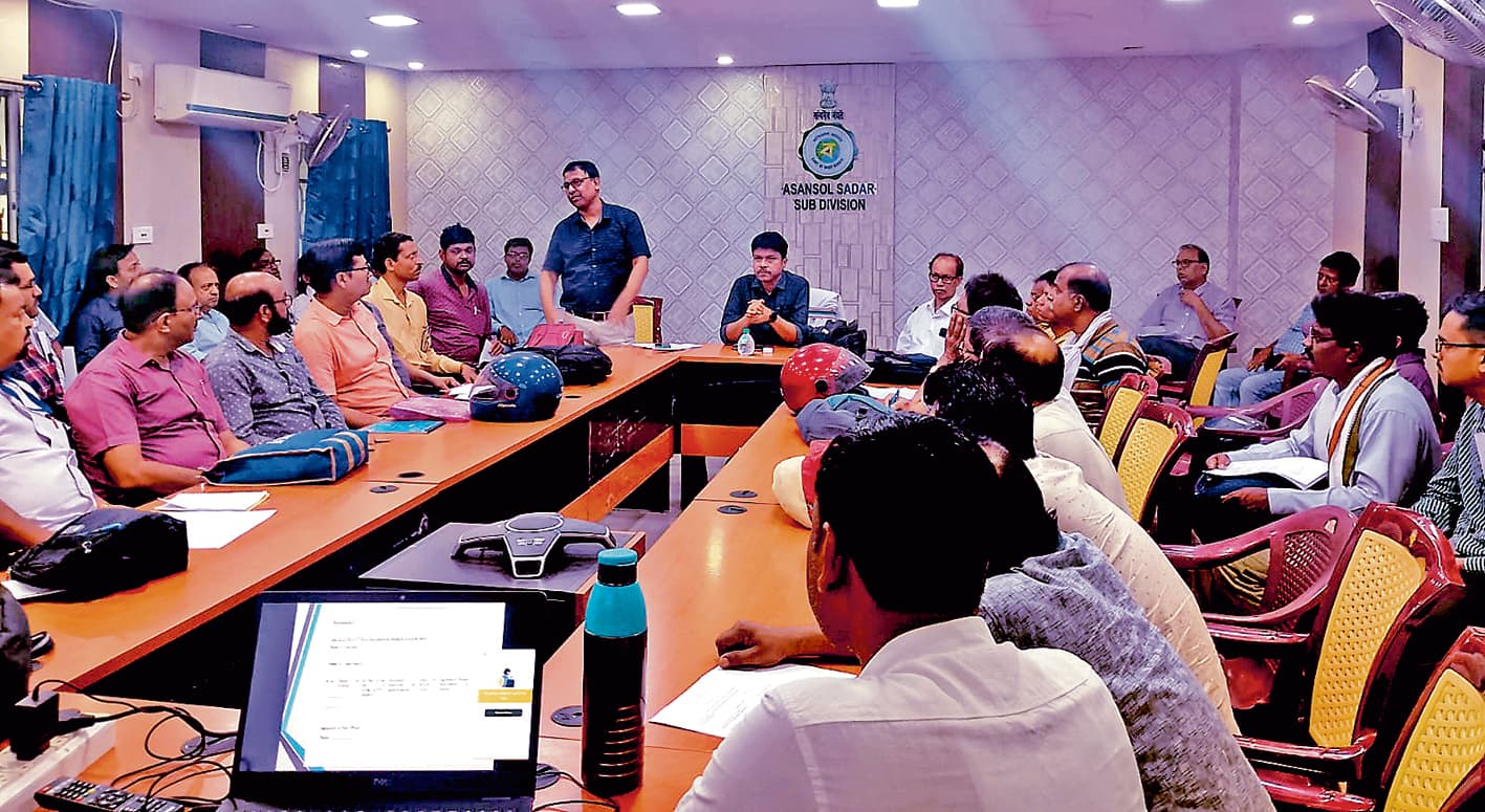 दो मई से घर-घर जाकर वोट लेंगे अफसर, मिलेगा बैलट पेपर से वोट देने का मौका