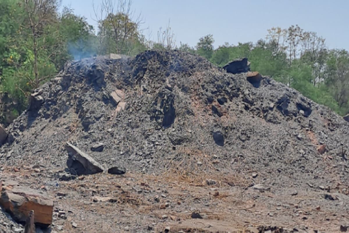 बोकारो में भूमिगत आग से कथारा-गोमिया हीरक रोड पर बढ़ा खतरा, जल चुके हैं सैकड़ों पेड़-पौधे