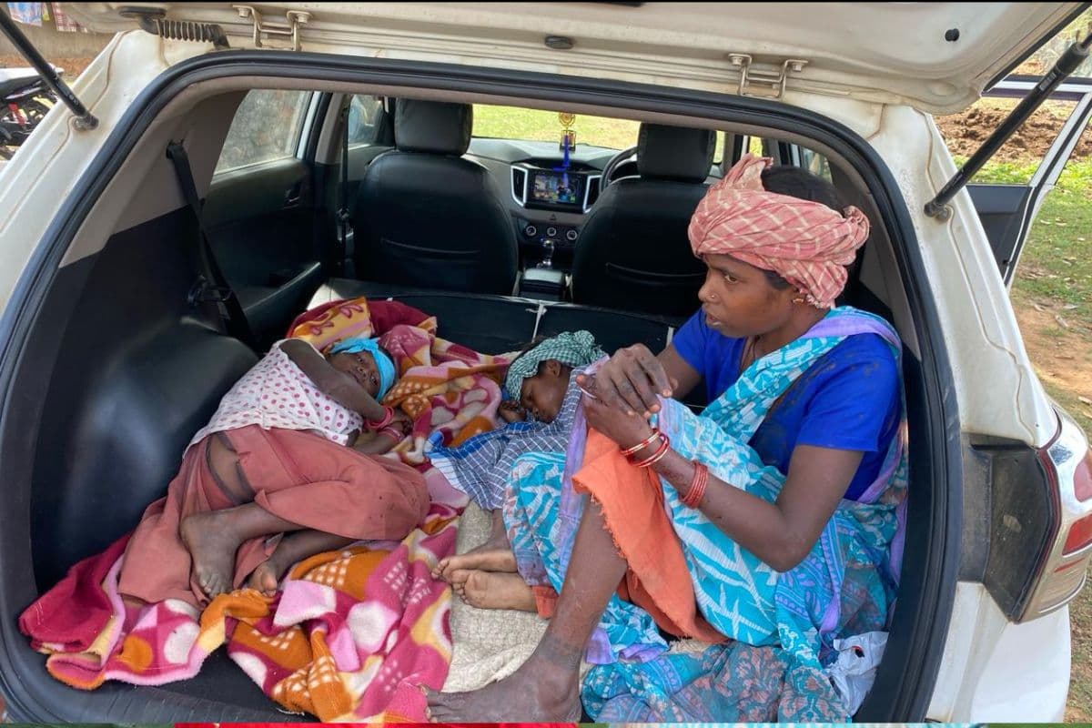 गुमला में टांगी से वार कर युवक की हत्या, पत्नी व दो बच्चों की हालत गंभीर, आरोपी गिरफ्तार