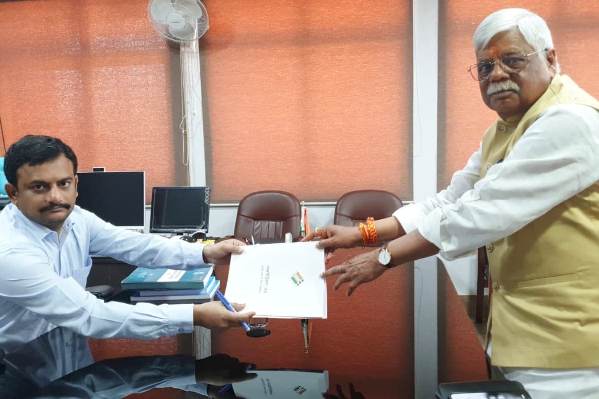 Lok Sabha Election 2024 : पलामू लोकसभा सीट से झारखंड के पूर्व डीजीपी वीडी राम ने किया नामांकन