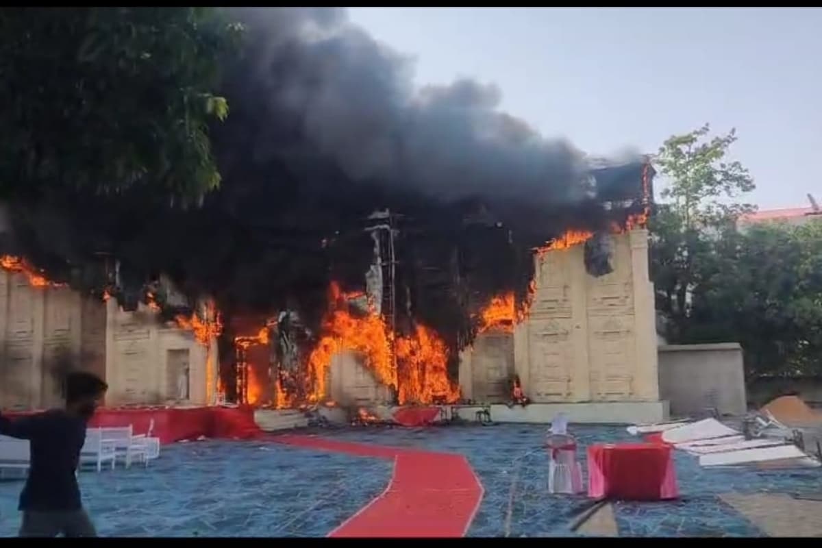 हजारीबाग के होटल में आग से करोड़ो का नुकसान, बाल-बाल बचे स्कूली बच्चे