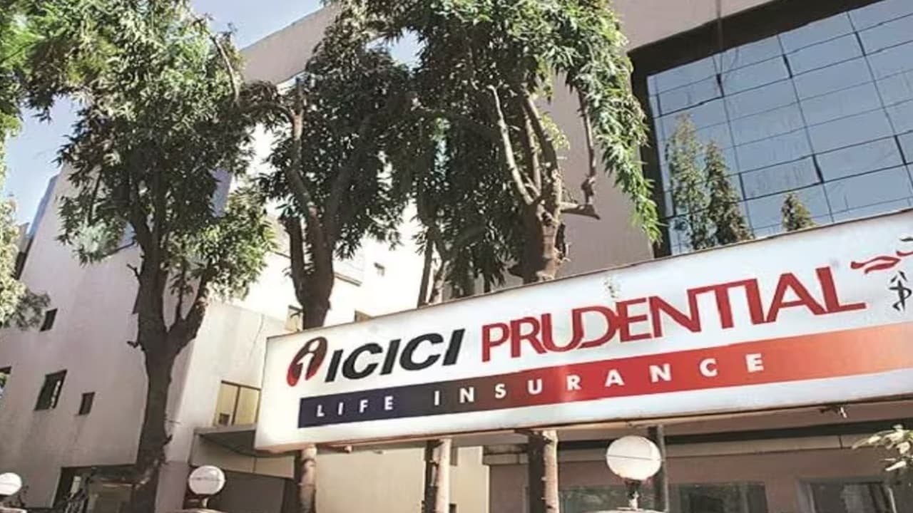 ICICI Prudential Share Price: आईसीआईसीआई प्रूडेंशियल का स्टॉक 7 प्रतिशत तक टूटा, जानें क्या है एक्सपर्ट की राय