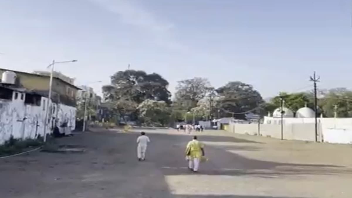 MP News: भोजशाला परिसर में सुबह से ही लगी श्रद्धालुओं की भीड़, जानें क्या है 2003 का समझौता