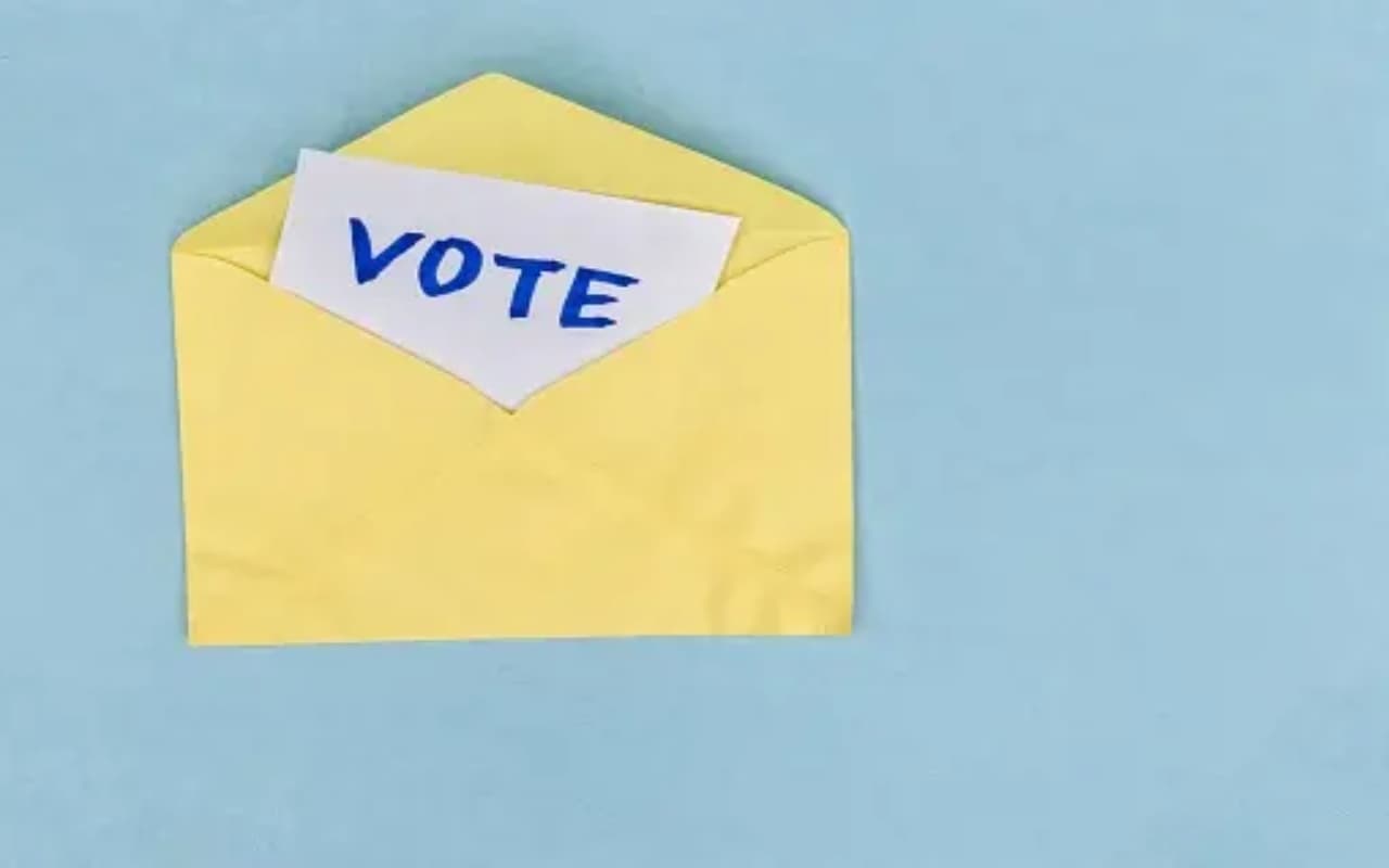 Service voting: लोकसभा चुनाव 2024 में झारखंड में 15,260 सर्विस वोटर बढ़ें, जानें क्या है वोटिंग प्रक्रिया