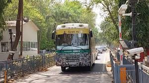 Bihar: पूरा बिहार हमारा परिवार लिखे निश्चय रथ पर सवार हुए नीतीश कुमार, नवादा में करेंगे चुनाव प्रचार