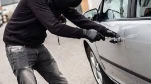 बिना शोर मचाए चोरी हो जाती है इस रंग कारें, जानें चोरों की नजर कौन से रंग की कार पर होती है