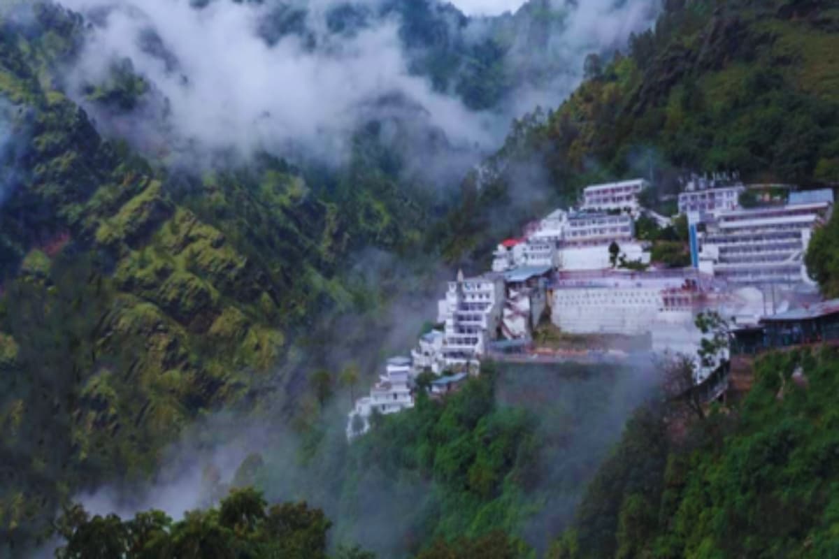 IRCTC Tour Package: मां वैष्णो देवी के दर्शन करने का सुनहरा अवसर, पाएं पैकेज की पूरी डीटेल्स