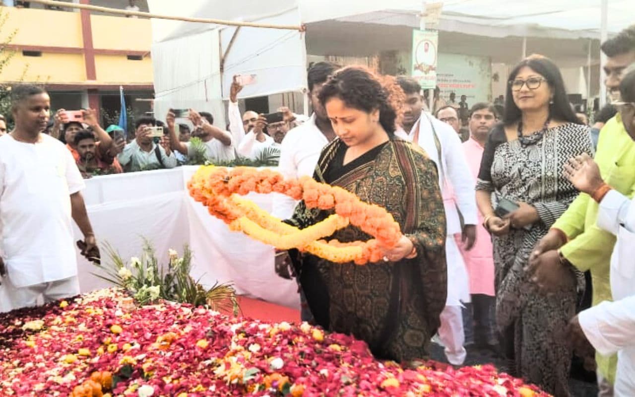 PHOTOS: टाइगर जगरनाथ महतो को पहली पुण्यतिथि पर झारखंड ने ऐसे किया याद, सीएम चंपाई सोरेन, कल्पना सोरेन ने दी श्रद्धांजलि