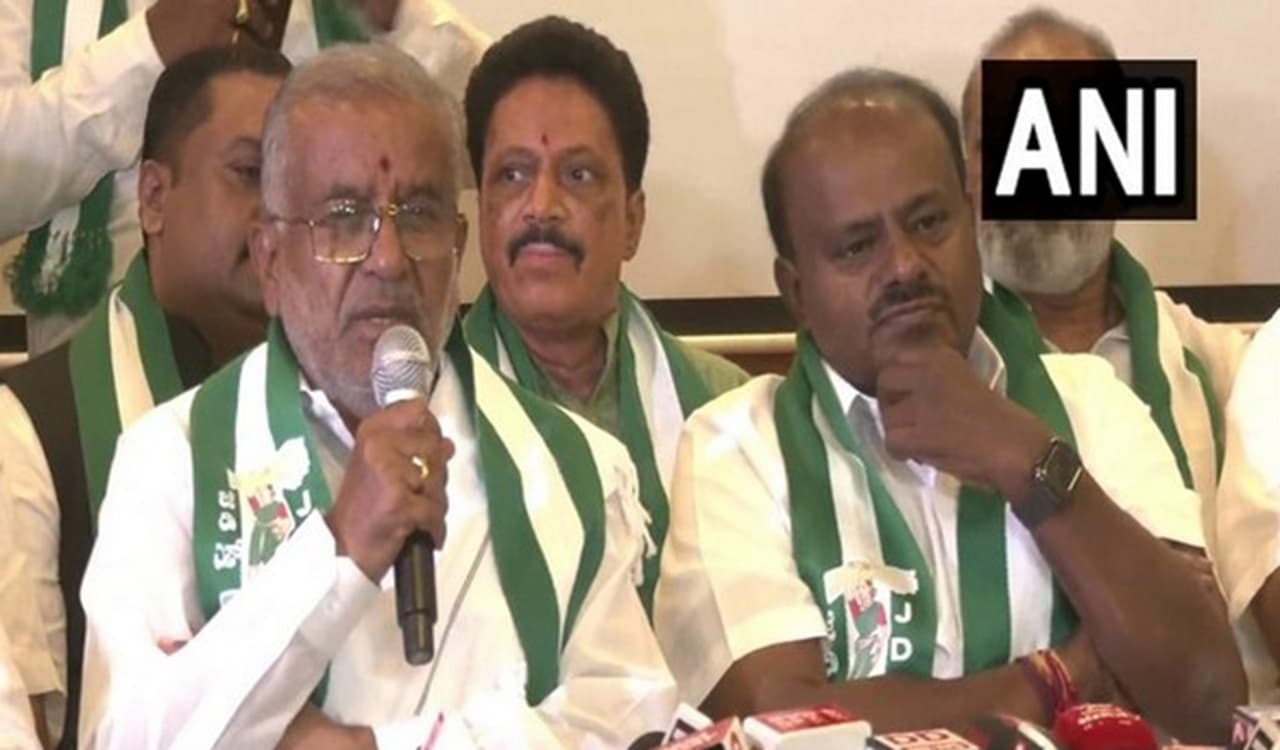 Prajwal Revanna Obscene Video: यौन शोषणा मामले में फंसे सांसद प्रज्वल रेवन्ना पर बड़ी कार्रवाई, JDS ने किया निलंबित