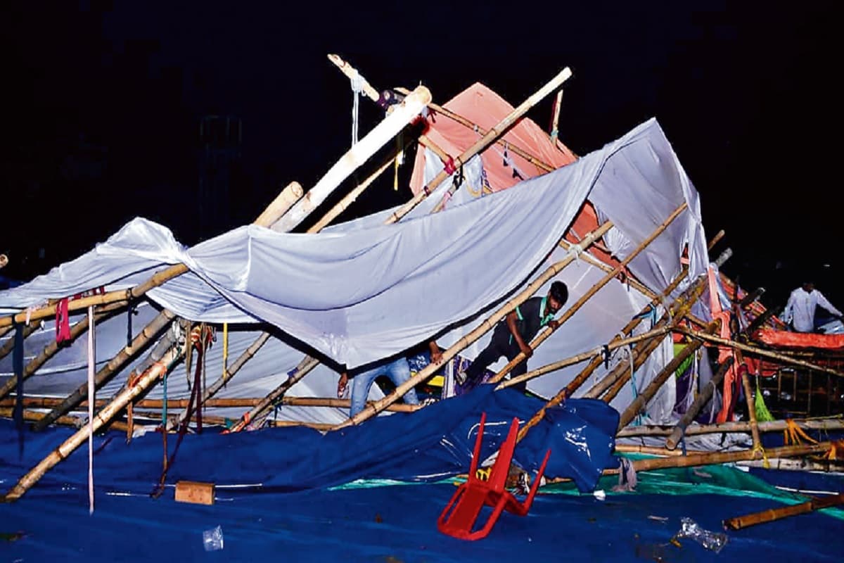 Jharkhand Weather: झारखंड में आंधी बारिश ने मचायी तबाही, धनबाद में दो की मौत, कई जिलों में बिजली भी रही गुल