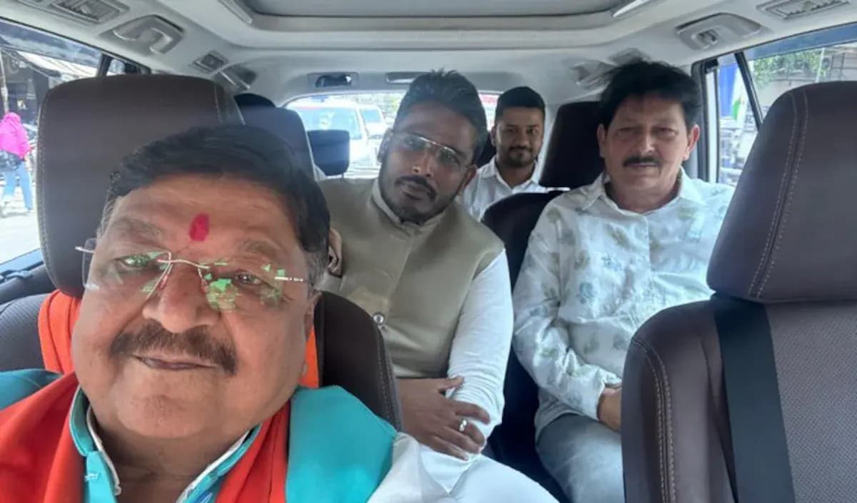Lok Sabha Election 2024 : इंदौर में कांग्रेस को जोरदार झटका, पार्टी उम्मीदवार अक्षय बम ने पर्चा लिया वापस