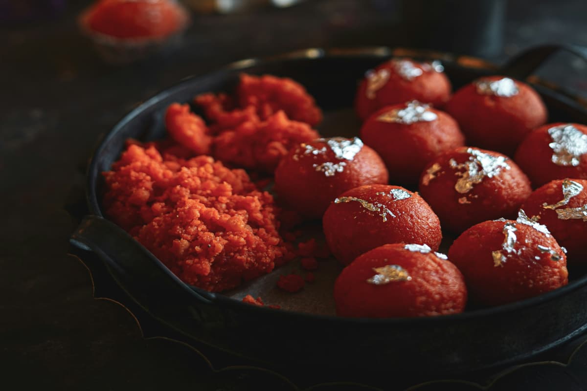 सपने में खा रहे थे मिठाई? जानें क्या है इसके पीछे का कारण