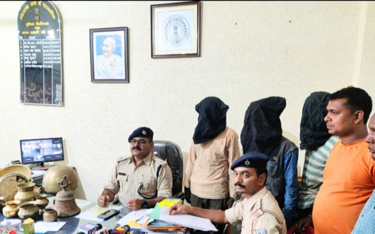 लोहरदगा : मंदिरों में चोरी करने के 2 आरोपी सहित 3 गिरफ्तार, सभी को पुलिस ने जेल भेजा