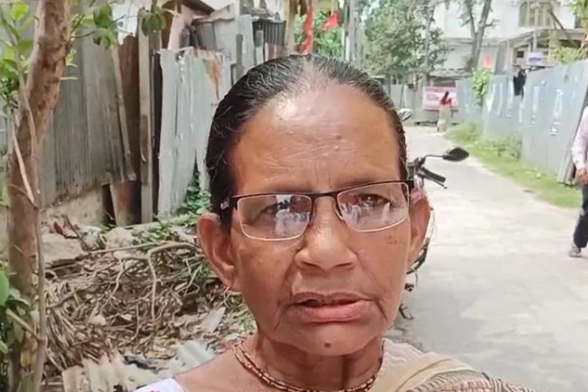 Lok Sabha Election 2024 : धूपगुड़ी में वोटर कार्ड लेकर वोट डालने आये शख्स ने जब सुना 'मर गए हैं आप'