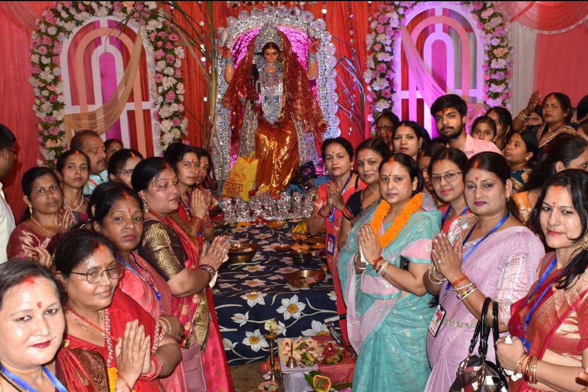 बोकारो में मां मथुरासिनी के जयकारों से गूंजा नंदुवा स्थान, महाआरती में उमड़े श्रद्धालु