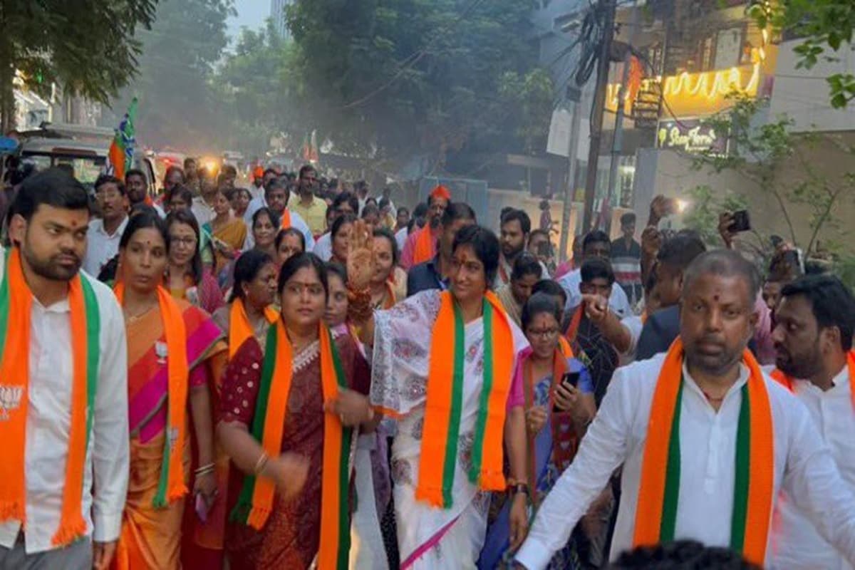 Lok Sabha Election 2024 : हैदराबाद सीट से 5 लाख से अधिक वोटर्स के नाम काटे गए, जानिए माधवी लता के मैदान में आने के बाद कैसा है माहौल