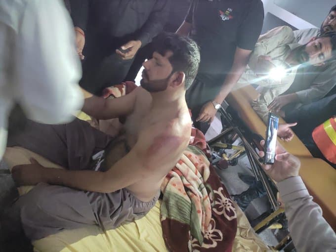 Pakistan News : पाकिस्तानी सेना की गुंडागर्दी, पुलिसवालों को थाने में घुसकर मारा, वीडियो वायरल