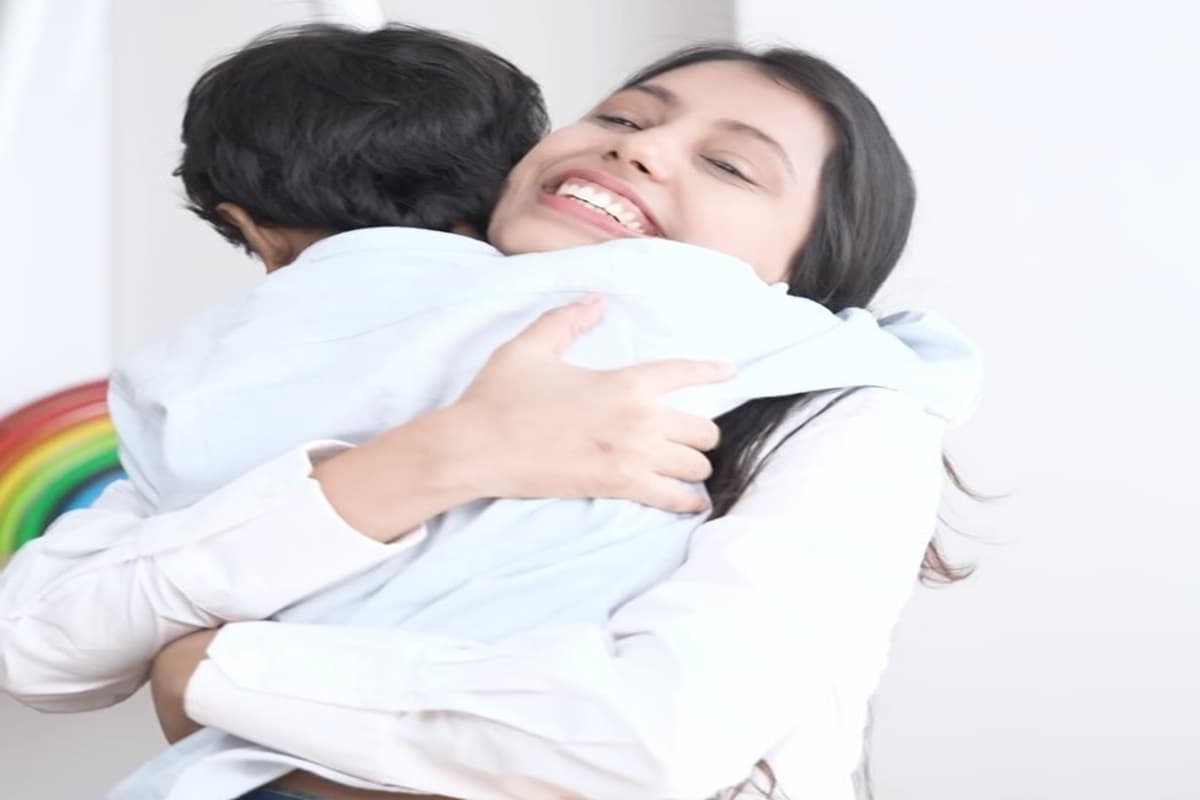 Parenting Tips : स्कूल के पहले दिन को बच्चे के लिए बनाएं यादगार, ये हैं जरूरी टिप्स  
