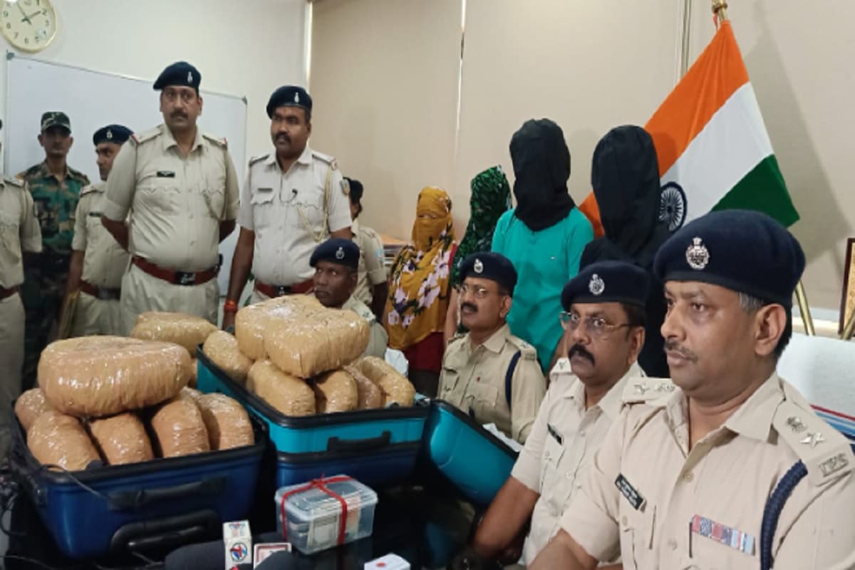 अवैध तस्करी पर पुलिस की बड़ी कार्रवाई, रांची से 4 लोग गांजा के साथ गिरफ्तार