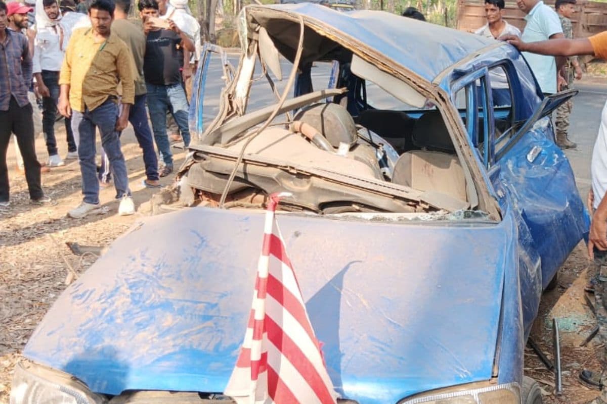 लोहरदगा में सड़क हादसा, कार सवार दो लोगों की मौत, तीन युवक घायल