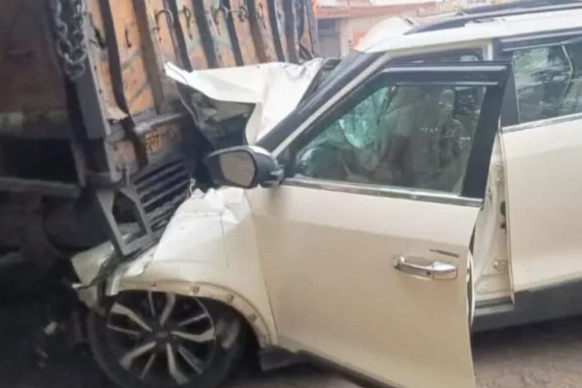 झारखंड के रामगढ़ में सड़क हादसा, एक की मौत, तीन की हालत गंभीर, बिहार के पटना से पूजा करने कार से आ रहे थे रजरप्पा मंदिर