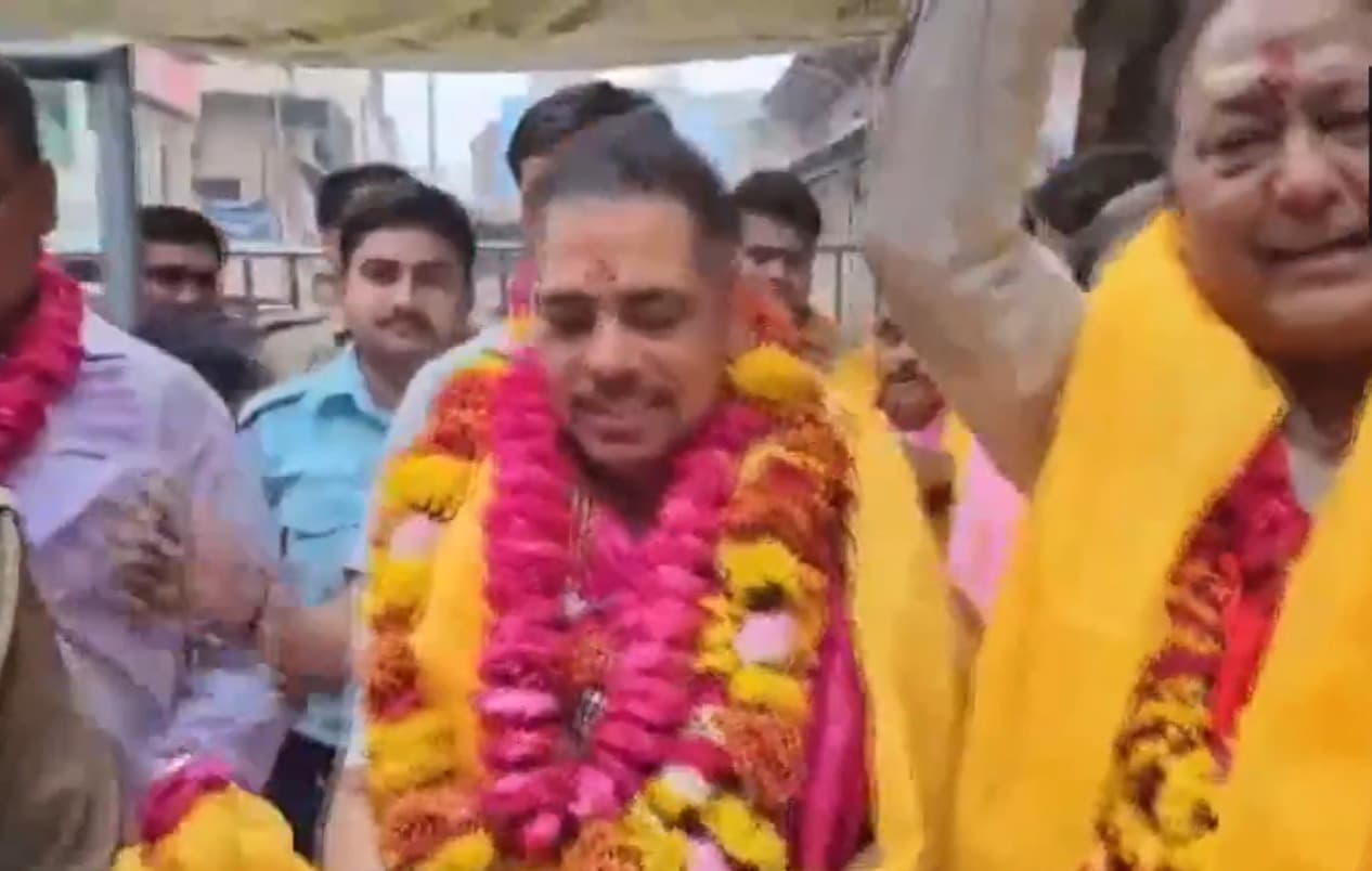 Robert Vadra: रॉबर्ट वाड्रा पहुंचे मथुरा, बांकेबिहारी के किए दर्शन, अमेठी से उम्मीदवारी को लेकर कहीं ये बात