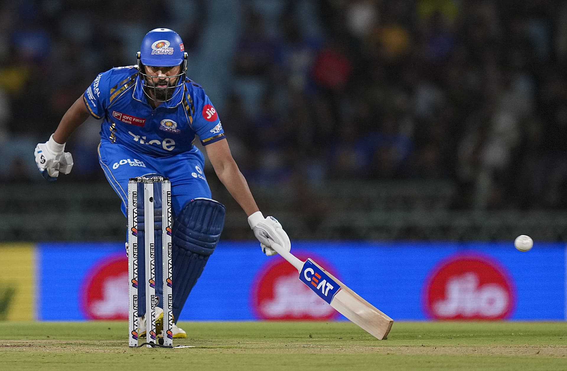 IPL 2024: बर्थडे पर नहीं चला रोहित शर्मा का बल्ला, केवल 4 रन पर आउट