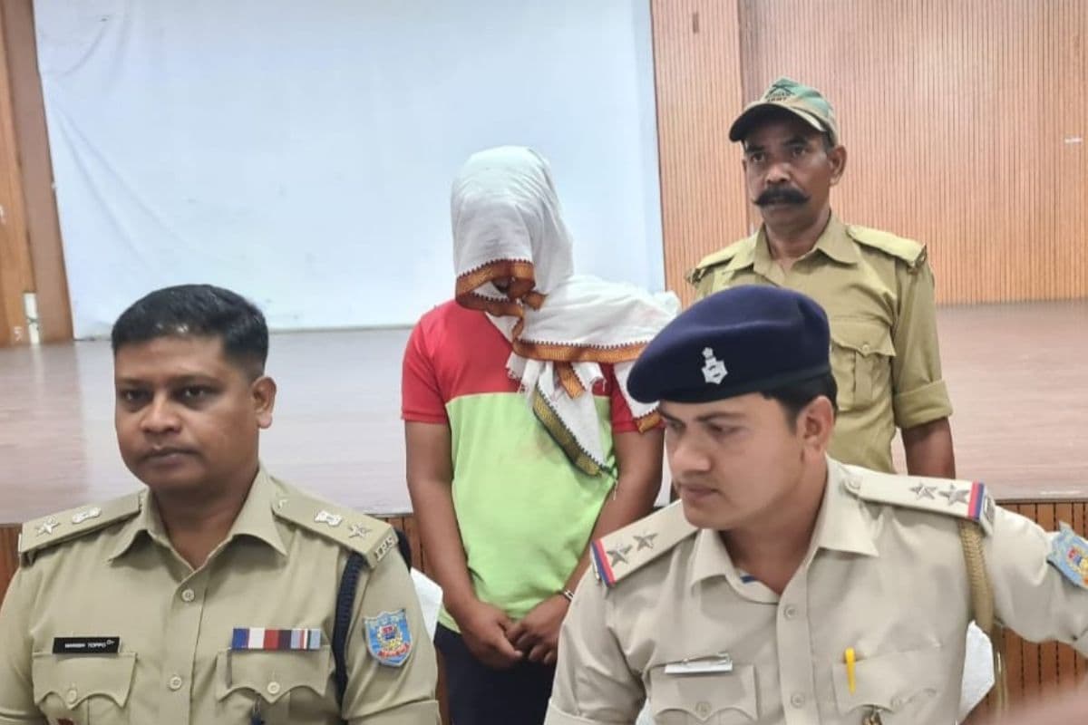 सरायकेला में 15 लाख की अफीम के साथ एक तस्कर गिरफ्तार, एंटी क्राइम चेकिंग में पुलिस को मिली सफलता